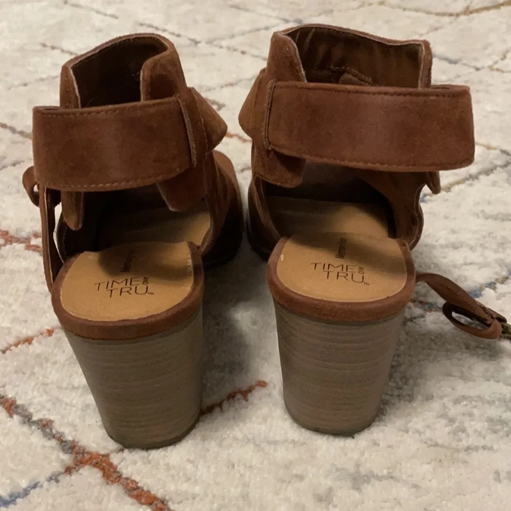 Cut out heels - Picture 6 of 6